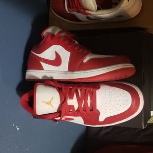 Air Jordan 1 Low Cardinal Red